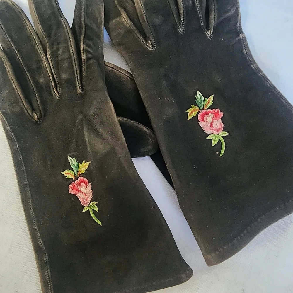 Vintage Kidskin Leather Gloves with Embroidered Flower